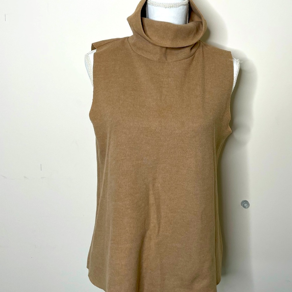 Sleeveless sweater